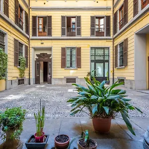 Appartement Gemma Preziosa Tra Il Castello Sforzesco Ed Il Duomo Di By Easylife, Milan